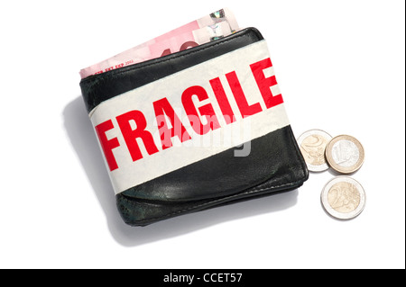 Une vieille pochette de cuir contenant des euros avec ruban fragile autour d'elle Banque D'Images