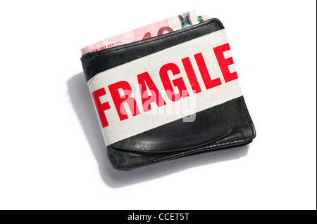 Une vieille pochette de cuir contenant des euros avec ruban fragile autour d'elle Banque D'Images