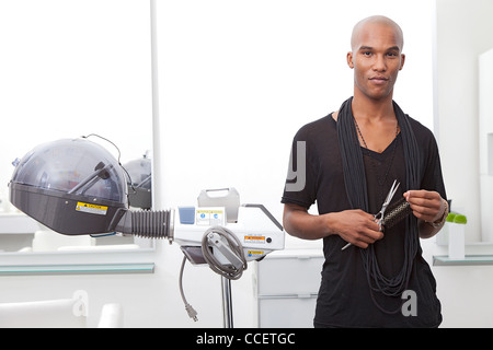 Portrait of African Male hairdresser Banque D'Images