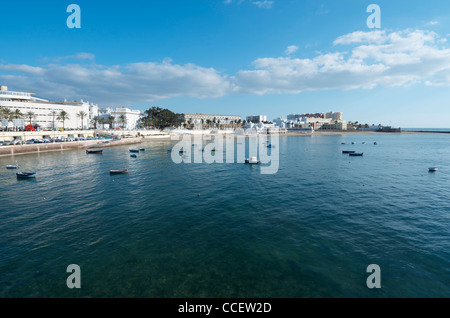 Vue de la plage de La Caleta, se dresse l'antiques thermes de La Palma, Cadix, Espagne, anadalucia Banque D'Images