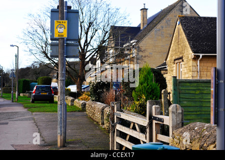 Signe de surveillance de quartier à Cirencester. UK. Banque D'Images