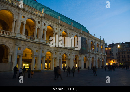 Bâtiment basilique par Andrea Palladio à Piazza dei Signori square Vicence Vénétie Italie du nord Europe Banque D'Images