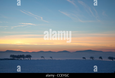 Coucher du soleil sur l'hiver les montagnes Nephin Beg, Comté de Sligo, Irlande. Banque D'Images