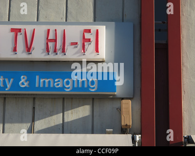 Vieux décodeur tv hi fi endommagé la boutique sign avis Banque D'Images