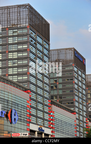 Centre commercial et appartements au quartier Euralille à Lille, France Banque D'Images