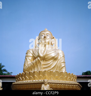 Abhaya mudra geste de l'intrépidité du Bouddha à Wat Buppharam à George Town dans l'île de Penang en Malaisie en Extrême-Orient Asie du sud-est. Billet d Banque D'Images