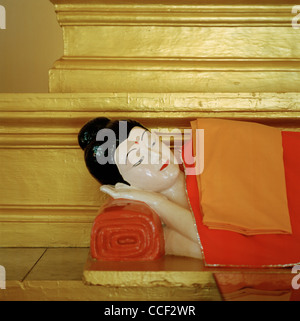 Bouddha couché Wat Buppharam à George Town dans l'île de Penang en Malaisie en Extrême-Orient Asie du sud-est. La religion Bouddhiste le Bouddhisme Voyage Sommeil Banque D'Images