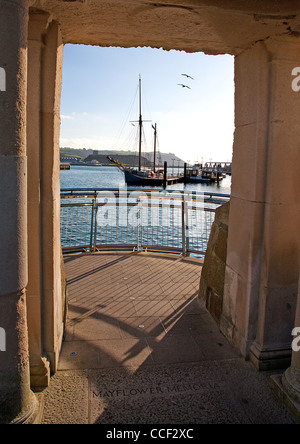 Le Mayflower Memorial, Barbican, Plymouth Banque D'Images