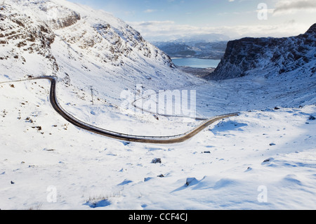 Bealach Na Ba - le haut, passe sur la route l'Herstal en hiver, Ross-shire, en Écosse. Banque D'Images