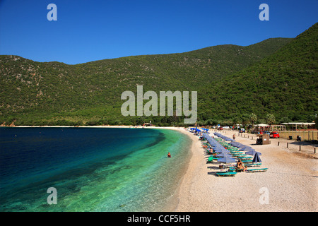 Plage d'Antisamos, à proximité du port de village sami, l'île de Céphalonie, Mer Ionienne, en Grèce. Banque D'Images