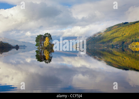 Loch Tay près de Kenmore dans le Perthshire, Écosse capturés en Octobre Banque D'Images