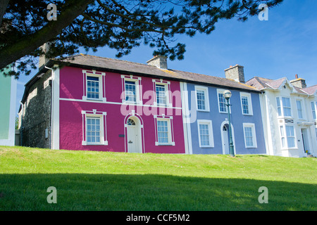 Maisons peintes à Aberaeron Ceredigion, pays de Galles dans le port. Banque D'Images