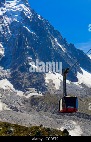 Télécabine de Chamonix à Aiguille du Midi près du sommet du Mont Blanc, le sommet le plus élevé des Alpes françaises et l'Europe Banque D'Images
