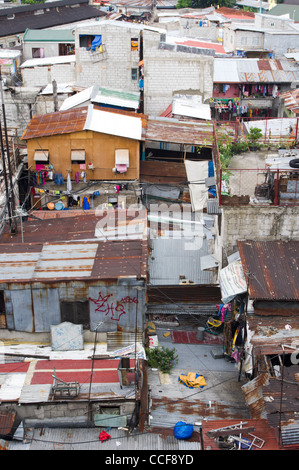 Les boîtiers des bidonvilles de Manille, aux Philippines. Banque D'Images