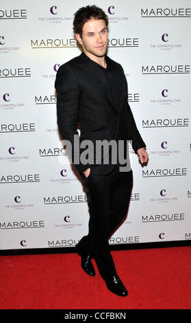 Dec 30, 2010 - Las Vegas, Nevada, États-Unis - Acteur Kellan Lutz arrive à l'ouverture du chapiteau discothèque à l'ambiance cosmopolite de Las Vegas le 30 décembre 2010 à Las Vegas, Nevada. (Crédit Image : © David Becker/ZUMAPRESS.com) Banque D'Images