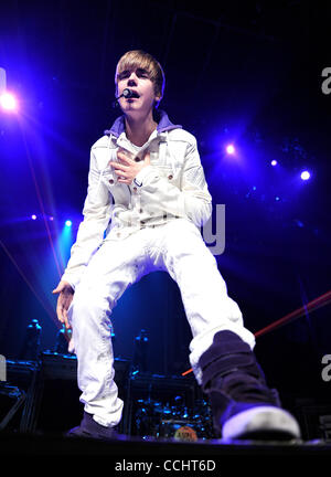 Dec 15, 2010 - Greensboro, Caroline du Nord), USA - Chanteur JUSTIN BIEBER il se produit en tant que son tour 2010 fait une halte à la Greensboro Coliseum. Copyright 2010 Jason Moore. (Crédit Image : © Jason Moore/ZUMAPRESS.com) Banque D'Images