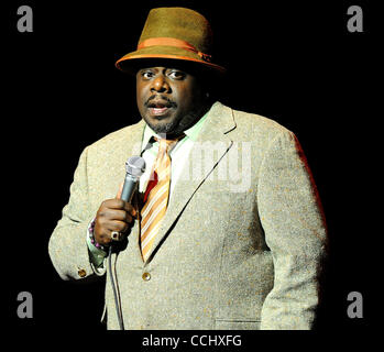 18 déc., 2010 - Durham, North Carolina, USA - Comédien Cedric the Entertainer effectue vivre comme son Tour 2010 fait un arrêt à la Durham Performing Arts Centre situé au centre-ville de Durham Copyright 2010 Jason Moore. (Crédit Image : © Jason Moore/ZUMAPRESS.com) Banque D'Images