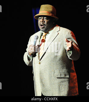 18 déc., 2010 - Durham, North Carolina, USA - Comédien Cedric the Entertainer effectue vivre comme son Tour 2010 fait un arrêt à la Durham Performing Arts Centre situé au centre-ville de Durham Copyright 2010 Jason Moore. (Crédit Image : © Jason Moore/ZUMAPRESS.com) Banque D'Images