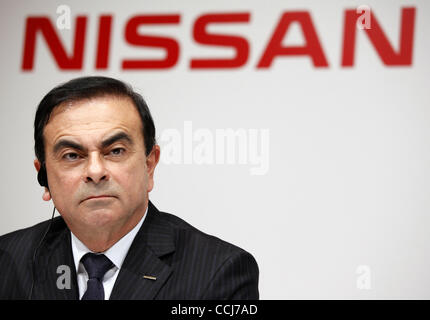 14 décembre 2010 - Tokyo, Japon - Président et chef de la direction de Nissan Motor Co., Ltd., Carlos GHOSN parle au cours d'une conférence de presse au Roppongi Hills à Tokyo, Japon. Nissan Motor Co., Ltd. et Mitsubishi Motors Corporation annoncent que les deux sociétés ont convenu d'élargir leur champ de coopération, especi Banque D'Images