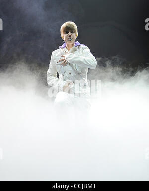 Dec 15, 2010 - Greensboro, Caroline du Nord, États-Unis - Chanteur JUSTIN BIEBER il se produit en tant que son tour 2010 fait une halte à la Greensboro Coliseum. (Crédit Image : © Jason Moore/ZUMAPRESS.com) Banque D'Images