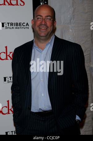 15 déc., 2010 - New York, New York, États-Unis - JEFF ZUCKER, arrive pour la première mondiale de ''Little Fockers'' au profit de l'organisme sans but lucratif Tribeca Film Institute au Ziegfeld Theatre de New York le 15 décembre 2010... K66427SN(Image Crédit : © Sharon Neetles Globe/ZUMAPRESS.com)/Photos Banque D'Images