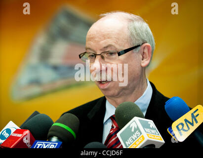 16 déc., 2010 - Bruxelles, BXL, Belgique - Commissaire européenne à la programmation financière et au budget, Janusz Lewandowski parle à la presse au siège de la Commission européenne à Bruxelles, Belgique le 2010-12-16 par Wiktor Dabkowski (crédit Image : © Wiktor Dabkowski/ZUMAPRESS.com) Banque D'Images