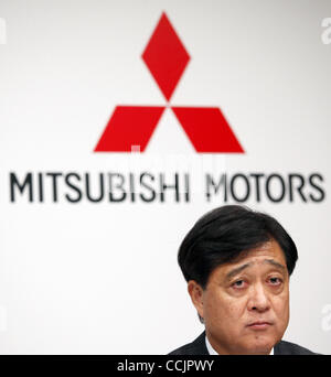 14 décembre 2010 - Tokyo, Japon - Président de Mitsubishi Motors Corporation Osamu Masuko prend la parole lors d'une conférence de presse au Roppongi Hills à Tokyo, Japon. Nissan Motor Co., Ltd. et Mitsubishi Motors Corporation annoncent que les deux sociétés ont convenu d'élargir leur champ de coopération, especia Banque D'Images