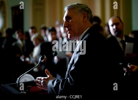 Dec 14, 2010 - Washington, District of Columbia, États-Unis - le sénateur Jon Kyl (R-AZ) parle aux médias au Capitol mardi. (Crédit Image : ©/ZUMAPRESS.com) Marovich Pete Banque D'Images