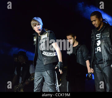 Dec 08, 2010 - Camden, New Jersey, États-Unis - le chanteur pop JUSTIN BIEBER pendant Q102's Jingle Ball à la Susquehanna Bank Center parrainé par Q102 FM, une station de Clear Channel. (Crédit Image : © Ricky Fitchett/ZUMAPRESS.com) Banque D'Images