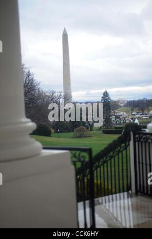 Le 1 décembre, 2010 - Washington, District of Columbia, États-Unis - 12/1/10 La Maison Blanche- Washington DC.Maison blanche d'Obama les décorations de Noël sont présentés à la presse au début de la saison de vacances.... 2010.I15028CB(Image Crédit : Â© Christy Bowe/Photos/ZUMAPRESS.com) Globe Banque D'Images