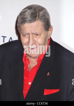 Le 1 décembre, 2010 - New York, New York, États-Unis - l'Acteur Jerry Lewis assiste à la Quentin Tarantino Friars Club Roast tenue à l'hôtel Hilton New York. (Crédit Image : © Kaszerman ZUMAPRESS.com)/Nancy Banque D'Images
