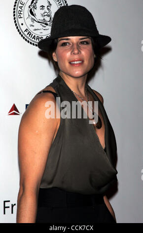 Le 1 décembre, 2010 - New York, New York, États-Unis - NEVE CAMPBELL arrive pour les frères de rôti Club Quentin Tarantino à l'hôtel Hilton de New York le 1 décembre 2010... K66980SN(Image Crédit : © Sharon Neetles Globe/ZUMAPRESS.com)/Photos Banque D'Images