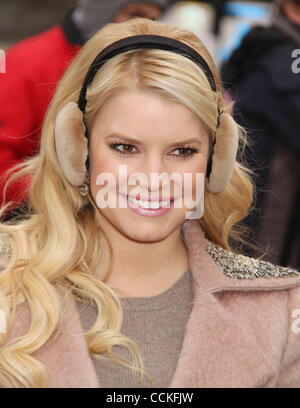 25 nov., 2010 - New York, New York, États-Unis - le chanteur/actrice Jessica Simpson assiste à la 84e congrès annuel de Macy's Thanksgiving Day Parade. (Crédit Image : © Kaszerman ZUMAPRESS.com)/Nancy Banque D'Images