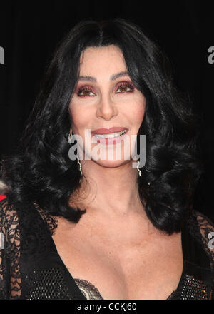 CHER arrive pour la première du film "Burlesque" au théâtre chinois. (Crédit Image : © Lisa O'Connor/ZUMApress.com) Banque D'Images