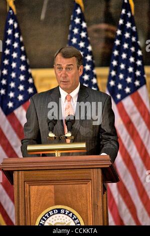 Nov 17, 2010 - Washington, District de Columbia, Etats-Unis -- R Boehner, représentant de l'Ohio, a gagné l'approbation de ses collègues républicains d'être le président de la Chambre. L'actuel président de la Chambre, Représentant Pelosi, D-Californie, a été réélu à la tête du 112e Congrès. Sur la photo Banque D'Images