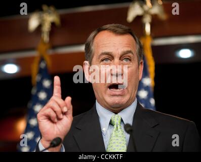 Nov 17, 2010 - Washington, District of Columbia, États-Unis - Représentant Boehner, R- l'Ohio, a gagné l'approbation de ses collègues républicains d'être le président de la Chambre. L'actuel président de la Chambre, Représentant Pelosi, D-Californie, a été réélu à la tête du 112e Congrès. Sur la photo Banque D'Images