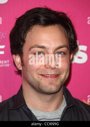 Nov 18, 2010 - Los Angeles, Californie, États-Unis - JONATHON SADOWSKI pendant les arrivées à Us Weekly's Hot Hollywood 'Stars' qui prennent soin à la colonie. (Crédit Image : © Lisa O'Connor/ZUMApress.com) Banque D'Images