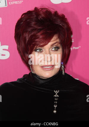 Nov 18, 2010 - Los Angeles, Californie, États-Unis - Sharon Osbourne lors d'arrivées au US Weekly's Hot Hollywood 'Stars' qui prennent soin à la colonie. (Crédit Image : © Lisa O'Connor/ZUMApress.com) Banque D'Images