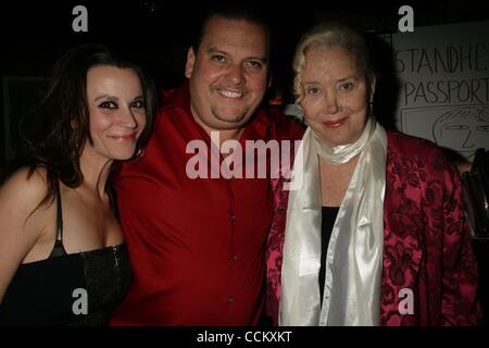 11 novembre 2010 - Hollywood, Californie, États-Unis - J14794CHW .New York International Film Festival de Los Angeles rend hommage Sally Kirkland .Aqua Lounge, Beverly Hills, CA .11/11/2010 .AVRIL DIGORGIO, Joe E. GOODAVAGE ET SALLY KIRKLAND . 2010 ..... ..TONY PARKER ET Crédit : Image(Â© Clinton Wallace Banque D'Images