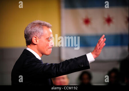 Nov 13, 2010 - Chicago, Illinois, États-Unis - Rahm Emanuel annonce sa candidature pour le poste de maire de Chicago à l'école John C. Coonley le samedi, Novembre 13, 2010. Initialement ater à son effacement comme admissibles à exécuter pour le maire (son admissibilité a été contesté sur la base de son absence de la résidence à Chicago Banque D'Images