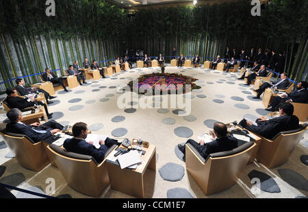 13 novembre 2010 - Yokohama, Japon - les dirigeants de l'APEC assister à la session à la retraite Inter Continental Hotel à Yokohama, au Japon. Le sommet de l'APEC est tenue les 13 et 14 novembre. (Crédit Image : © Jana Press/ZUMApress.com) Banque D'Images