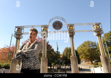 13 nov., 2010 - Atlanta, GA, États-Unis - ATLANTA, GA - 12 novembre : Camille Love, directeur de l'Atlanta au Bureau des affaires culturelles le Cyclorama Civil War Museum à Atlanta, Géorgie le vendredi 12 novembre, 2010. Le 150e anniversaire avec de la guerre civile est en 2011. Crédit photo : ERIK S. MOINDRE POUR LE NOUVEAU Banque D'Images