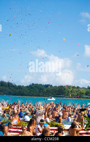 14 novembre, 2010. Kauai. ANDY IRONS (paddle memorial Image Crédit : Noyle/A-Frame/ZUMAPRESS.com) Banque D'Images