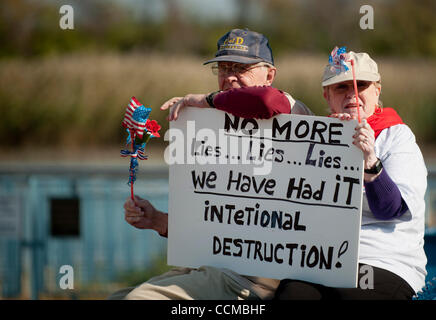 Oct 31, 2010 - Washington, District of Columbia, États-Unis - Plateau partisans réunis sur le Wilmington riverfront dimanche pour l'arrivée de la Tea Party Express lors d'un rassemblement républicain pour le candidat au Sénat Christine O'Donnell. (Crédit Image : ©/ZUMApress.com) Marovich Pete Banque D'Images