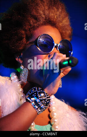 31 octobre 2010 - La Nouvelle Orléans, Louisiane, États-Unis d'Amérique - Enregistrement artiste / actrice Macy Gray fonctionne à l'expérience de Voodoo 2010 City Park le 31 octobre 2010 à la Nouvelle Orléans, Louisiane. (Crédit Image : © Stacy Revere/ZUMApress.com) Southcreek/mondial Banque D'Images