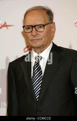 1 novembre 2010 - Hollywood, Californie, États-Unis - ENNIO MORRICONE.COMPOSER.PHOTOCALL POUR LA PRÉSENTATION DU LIVRE ''Ennio Morricone'' à l'Auditorium Parco della Musica à Rome , Italie 11-01-2010. K66913Crédit : Image RHARV(Â© Roger Harvey/Photos/ZUMApress.com) Globe Banque D'Images