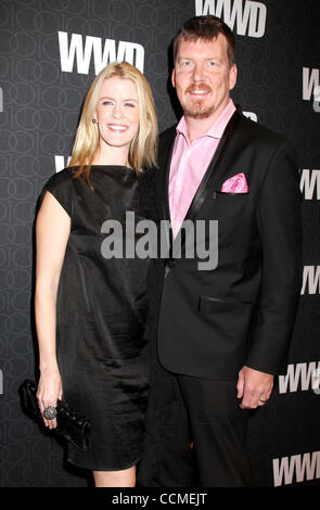 2 novembre 2010 - New York, New York, États-Unis - ALEX MCCORD ET SIMON VAN KEMPEN assister au Gala Anniversaire WWD@ 100 tenue au Cipriani 42nd Street. (Crédit Image : © Kaszerman ZUMApress.com)/Nancy Banque D'Images