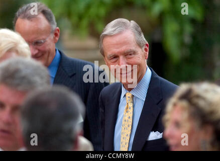 Jul 13, 2004 ; Los Angeles, CA, USA ; l'ancien gouverneur de la Californie, PETE WILSON sourit dans la foule comme le gouverneur Arnold Schwarzenegger et la première dame Maria Shriver recevoir la clé de la Stanford Mansion au Gala d'ouverture, le lundi 11 juillet, 2005 Banque D'Images