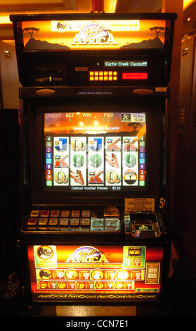 L'une des nombreuses machines à sous de 5 cent à Cache Creek Casino Resort de Brooks en Californie, jeudi août 19,2004. (Contra Costa Times/Bob Larson) Banque D'Images