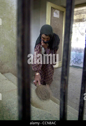 Aug 31, 2004 ; Kaboul, Afghanistan ; PHOTO : Date inconnue, le mari de Marum (35) a été tué par un chef de guerre des soldats canadiens lorsqu'ils ont envahi l'entreprise qu'il travaillait au à Kaboul au cours d'une bataille. Elle a été une veuve pendant près de cinq ans, a deux filles de 7 et 15. Marum fait une réserve de katandra est vivant Banque D'Images